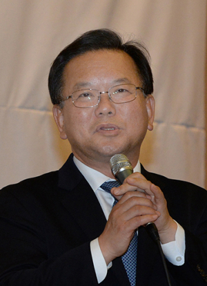 김부겸 “YS가 남긴 통합과 화합…정치인에게 회초리”