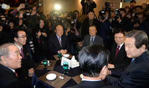 YS서거 후 뭉친 상도동-동교동계, 