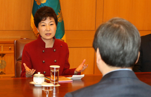 朴대통령 “선거서 얼굴 들수 있겠냐”… 與에 경제법안처리 당부