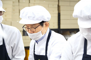 김문수 예비후보, 장애인 제빵 작업장 체험·격려 방문