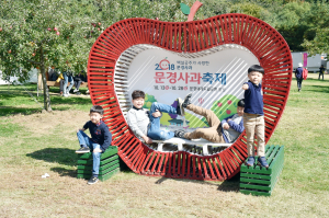 문경사과축제 이틀만에 8만명 몰려…‘흥행 예감’