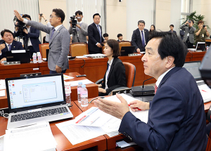 ‘정쟁·이슈생성’만 거듭한 국감 일주일…후반기엔 다를까