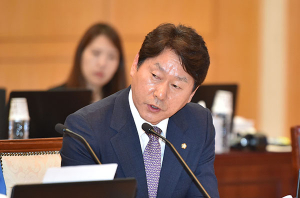 ‘자영업자·소상공인 지원책’ 놓고 여야 의원들 질문 쏟아내