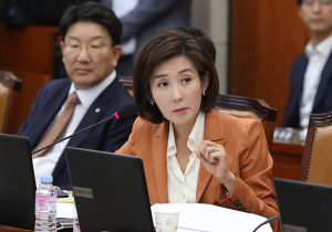 나경원 “역사 부인하는 아베 발언 치졸…사과부터 하라”