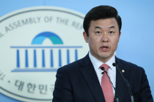 자유한국당 “경찰, 황천모 상주시장 압수수색 반발”