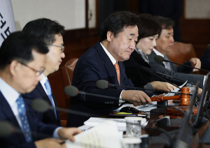 이낙연 총리, 한일관계 전문가 10여명 초청 비공개 오찬