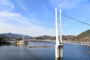 국내 최장 256m ‘김천 부항댐 출렁다리’ 개통