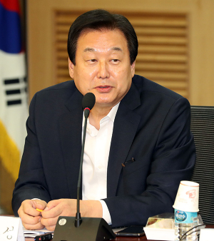 김무성, 친박계 러브콜…최경환 첫 면회