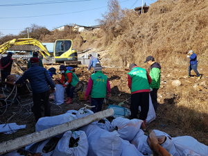 영양군 석보면 새마을협의회, 화재로 폐허가 된 주택에 환경정비 지원