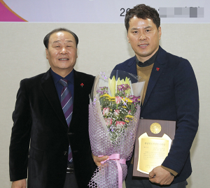 윤종호 구미시의원, 경북도 의정봉사대상 수상