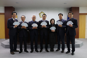 청도군의회, 청도사랑상품권 구입…지역경제 살리기 앞장