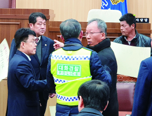 ‘추태 외유’ 예천군의회, 윤리특위 구성… 10일간 운영