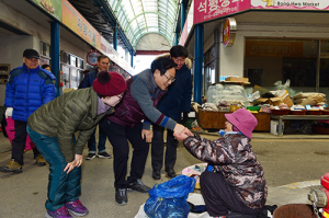 엄태항 봉화군수, 설 맞이 전통시장 방문