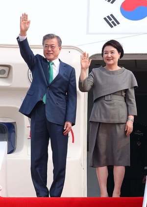 文대통령, 캄보디아 도착…동포간담회 열고 격려