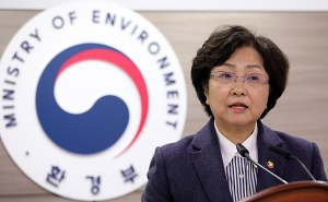 ‘환경부 의혹’ 김은경, 文정부 전직장관 구속1호 될까
