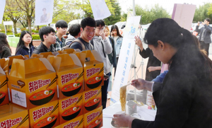 대구대, 홍보기념품 ‘취업할라면’ 인기