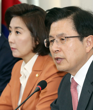 황교안 “박근혜, 오래 구금…감당 어려워”