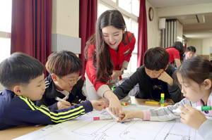 티웨이항공, 학교놀이터 제작 지원 나서