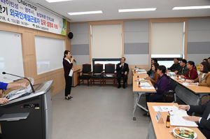 영주시 ‘영농철 일손부족 단비’…외국인 계절근로자 입국설명회