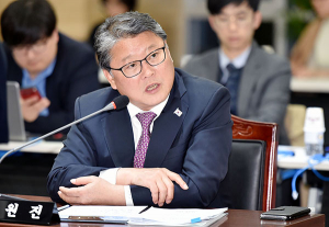 조원진 “동남권 신공항 재검토는 추악한 정치 술수”