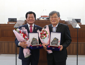 이재갑·손광영 안동시의원 ‘지방의회발전 공로패’