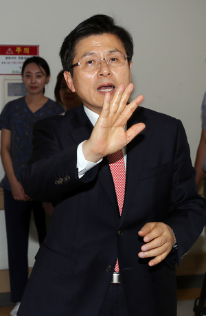 질문 피하는 황교안…‘말실수 논란’에 입 닫나