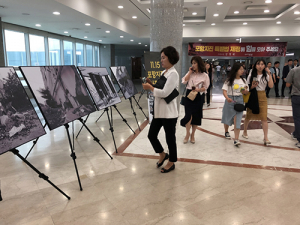 포항지진 피해 사진전, 국회서 열려