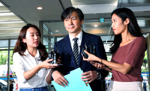 靑, 조국청문회 관철 의지 재확인…여론 역풍엔 부담 가중