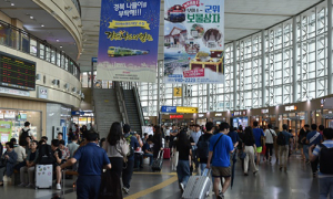 아쉬움 안고 일상으로…기차·버스 터미널 ‘북적’
