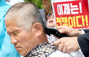 황교안 이어 김문수·강효상 릴레이 삭발…“조국 사퇴” 요구