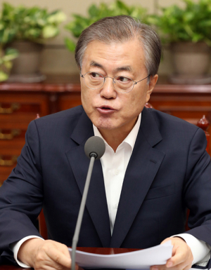 文, 조국 찬반 집회에 첫 입장 “다양한 목소리 엄중하게 들어”