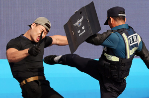 범인 내발에 넉다운