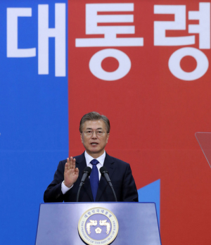 ‘나라다운 나라’ 기치 들고 2년6개월…후반기 성패 갈라질듯