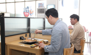 나홀로 여행객 취향저격…김천휴게소 ‘혼밥존’
