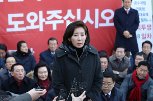한국당 ‘의원직 총사퇴’… 강경 기류 지배적