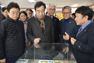 이낙연 국무총리, 상주 곶감유통센터 방문