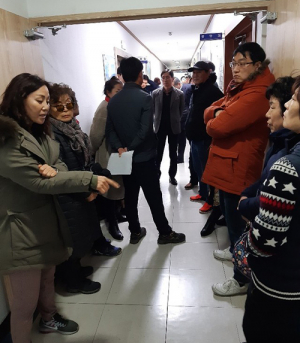 경산 대임지구 지주들, 시장실 앞 농성 “보상통보 막아달라”