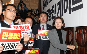 한국당, ‘친문농단 게이트’ 공세 계속…“청와대 개입 확실”