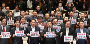 “다음 날치기는 패스트트랙”…황교안, 무기한 농성 돌입