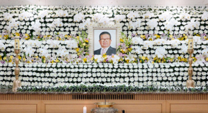 故구자경 장례 이틀째…김상조·허창수 등 추모행렬 이어져