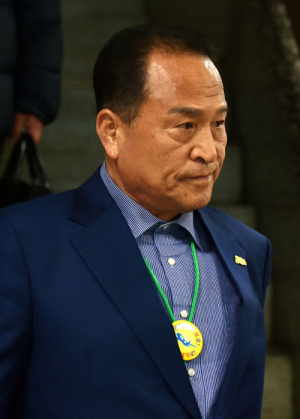 김영만 군위군수 보석 석방