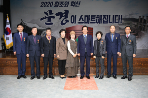 문경시, 퇴직공무원 훈·포장 표창 전수