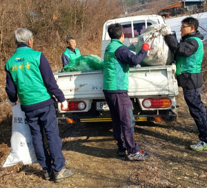 군위 산성면 새마을지도자 환경정비 개선 활동 전개