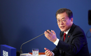 文대통령 “검찰 권력 여전히 막강…윤석열 개혁 앞장서야”