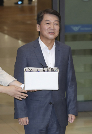 돌아온 안철수 “실용적 중도 정당 만들 것…총선은 불출마”