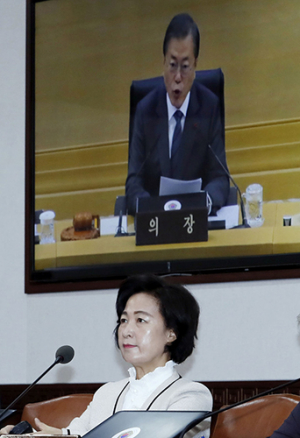 文대통령 “檢 권한 축소 따라 경찰 권한도 민주적 분산”