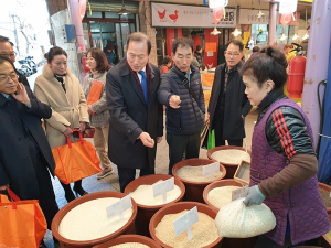 “전통시장 상인 여러분 힘내세요~”