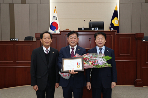 성주군의회 구교강 의장 지방의정봉사상 수상 영예