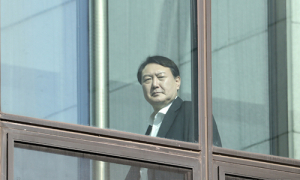 윤석열, 취임 200일…전폭적 지지에서 경계대상 1호로