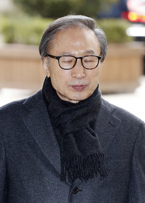 이명박 전대통령 2심 징역 17년…다시 구속 수감